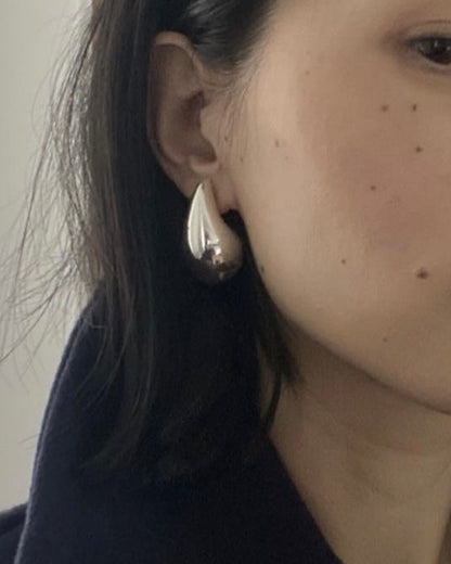 BOLD DROPS EARRINGS