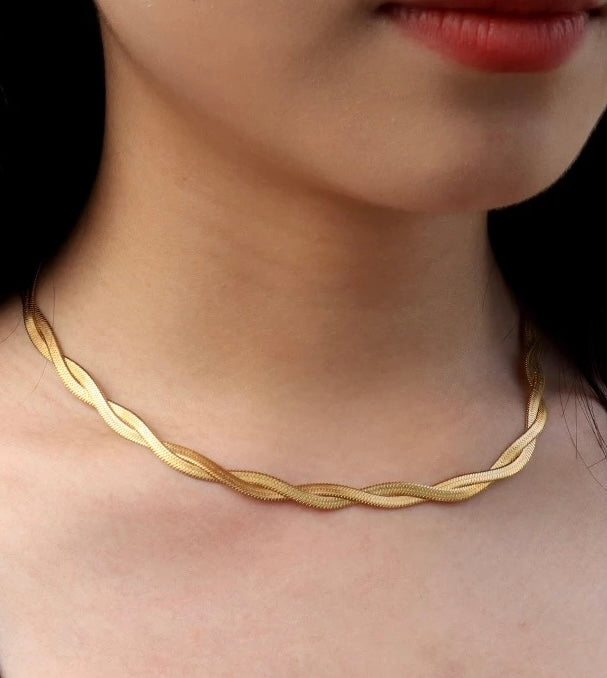 HERRINGBONE TWISTED NECKLACE