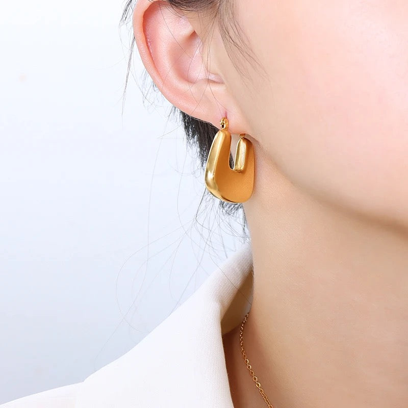 CLASSIC HOOP EARRINGS