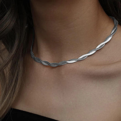 HERRINGBONE TWISTED NECKLACE