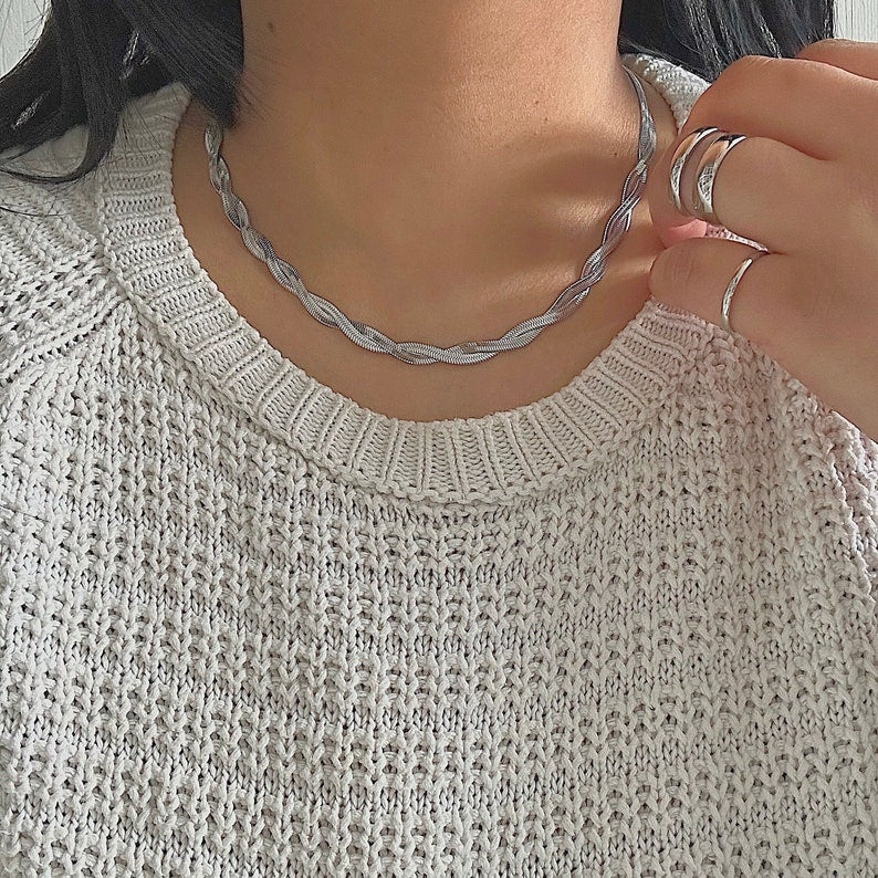 HERRINGBONE TWISTED NECKLACE